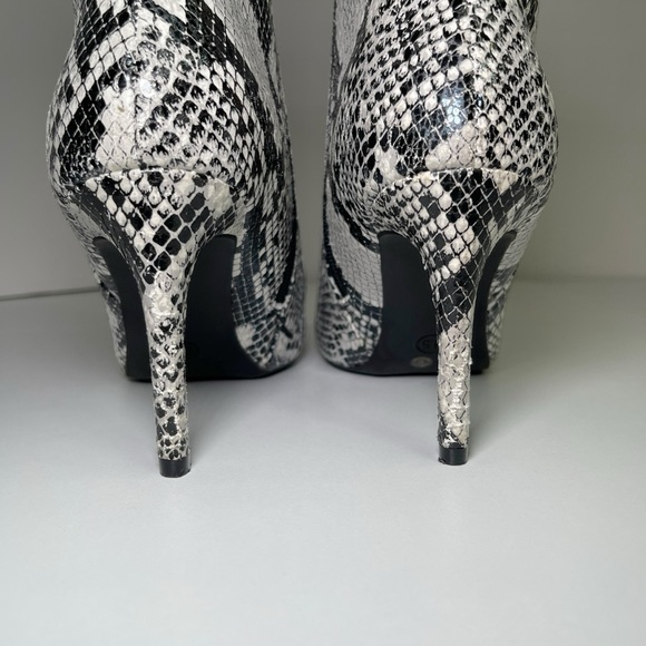 Worthington Lorna Snakeskin Ankle Booties Women 9.5 Pointed Toe Memoryfoam Zipup - Picture 8 of 13